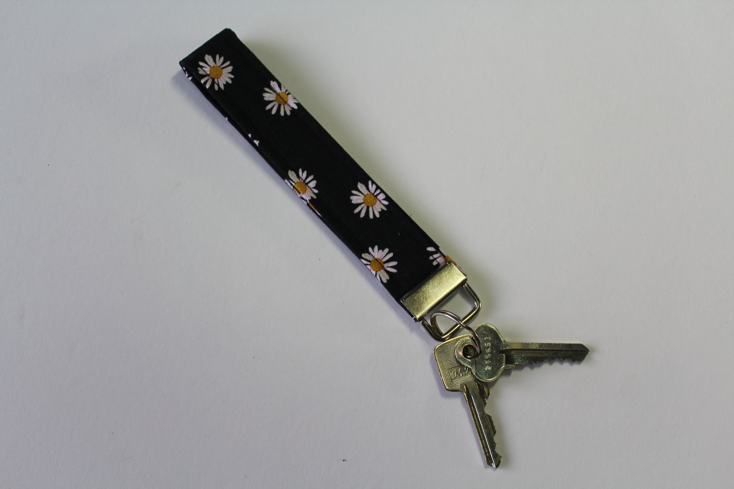 Daisy Key Wristlet