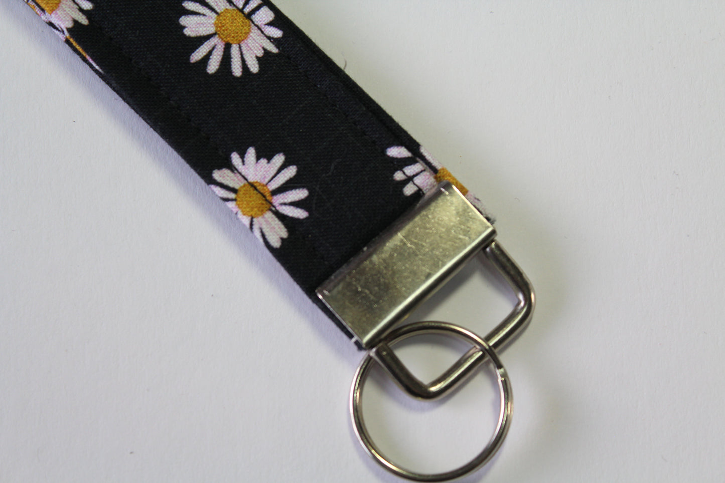 Daisy Key Wristlet